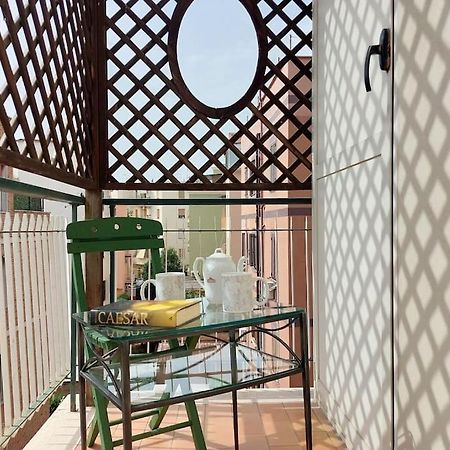 Relax Rome With 2 Balconies - 2 Bedroom Flat, 3Rd Floor With Lift, High Comfort, Quite, A Walk From Urban Train Station Gemelli And Metro A Stops Battistini & Cornelia Connecting To Center In 20 Minutes, 2 Steps From Bus Stop, Cycle Path, Groceries Luaran gambar