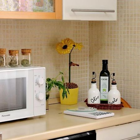 Relax Rome With 2 Balconies - 2 Bedroom Flat, 3Rd Floor With Lift, High Comfort, Quite, A Walk From Urban Train Station Gemelli And Metro A Stops Battistini & Cornelia Connecting To Center In 20 Minutes, 2 Steps From Bus Stop, Cycle Path, Groceries Luaran gambar