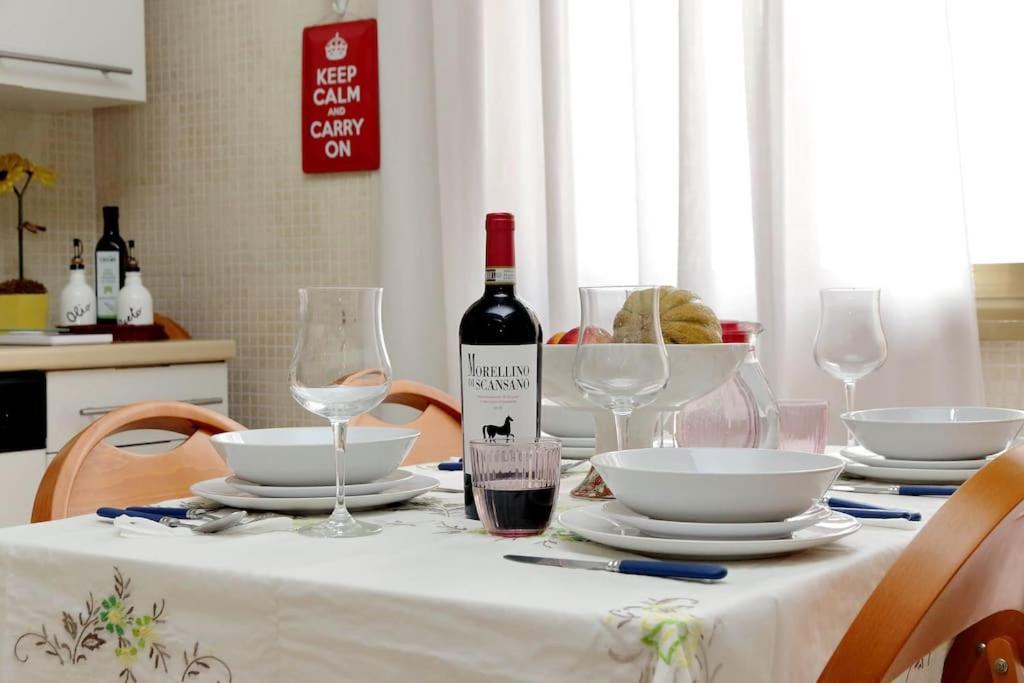 Relax Rome With 2 Balconies - 2 Bedroom Flat, 3Rd Floor With Lift, High Comfort, Quite, A Walk From Urban Train Station Gemelli And Metro A Stops Battistini & Cornelia Connecting To Center In 20 Minutes, 2 Steps From Bus Stop, Cycle Path, Groceries Luaran gambar