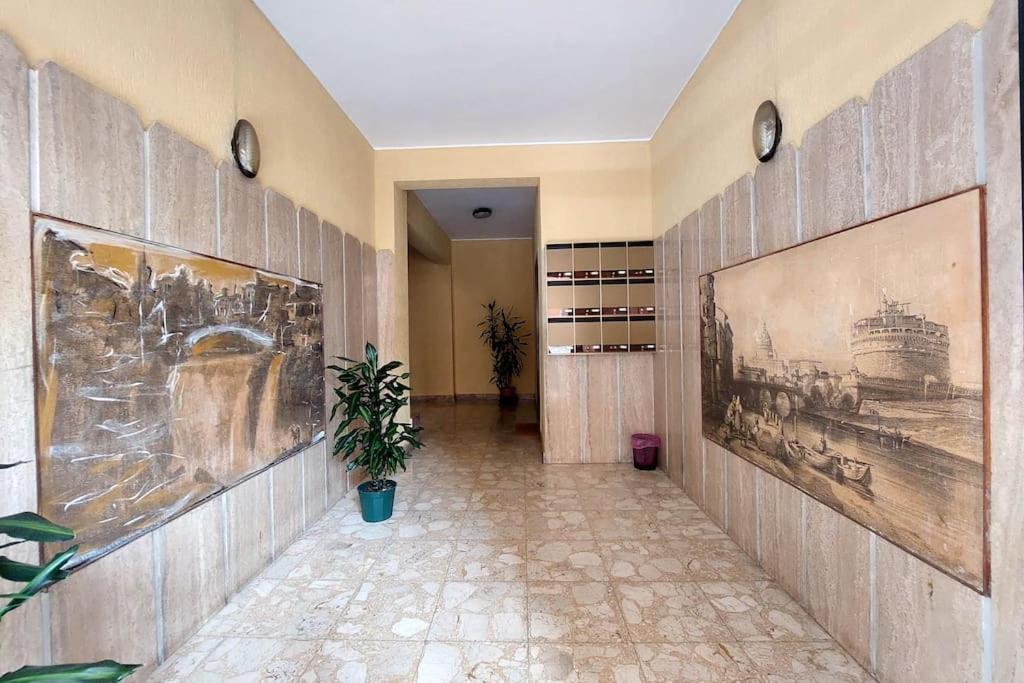 Relax Rome With 2 Balconies - 2 Bedroom Flat, 3Rd Floor With Lift, High Comfort, Quite, A Walk From Urban Train Station Gemelli And Metro A Stops Battistini & Cornelia Connecting To Center In 20 Minutes, 2 Steps From Bus Stop, Cycle Path, Groceries Luaran gambar