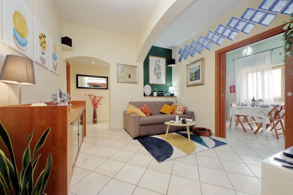 Relax Rome With 2 Balconies - 2 Bedroom Flat, 3Rd Floor With Lift, High Comfort, Quite, A Walk From Urban Train Station Gemelli And Metro A Stops Battistini & Cornelia Connecting To Center In 20 Minutes, 2 Steps From Bus Stop, Cycle Path, Groceries Luaran gambar