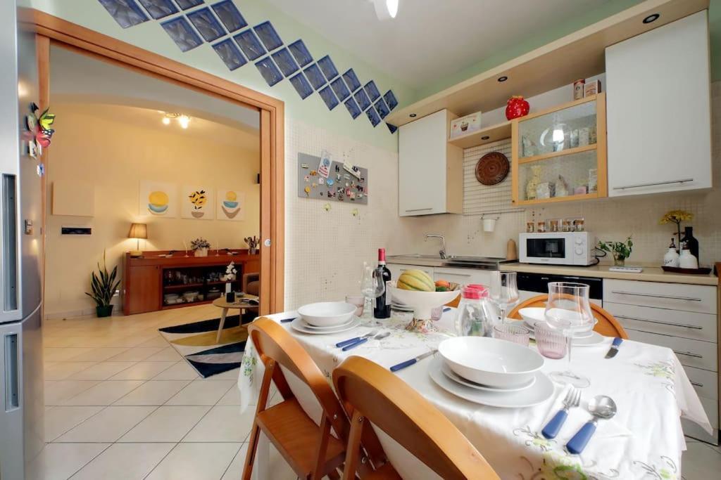 Relax Rome With 2 Balconies - 2 Bedroom Flat, 3Rd Floor With Lift, High Comfort, Quite, A Walk From Urban Train Station Gemelli And Metro A Stops Battistini & Cornelia Connecting To Center In 20 Minutes, 2 Steps From Bus Stop, Cycle Path, Groceries Luaran gambar